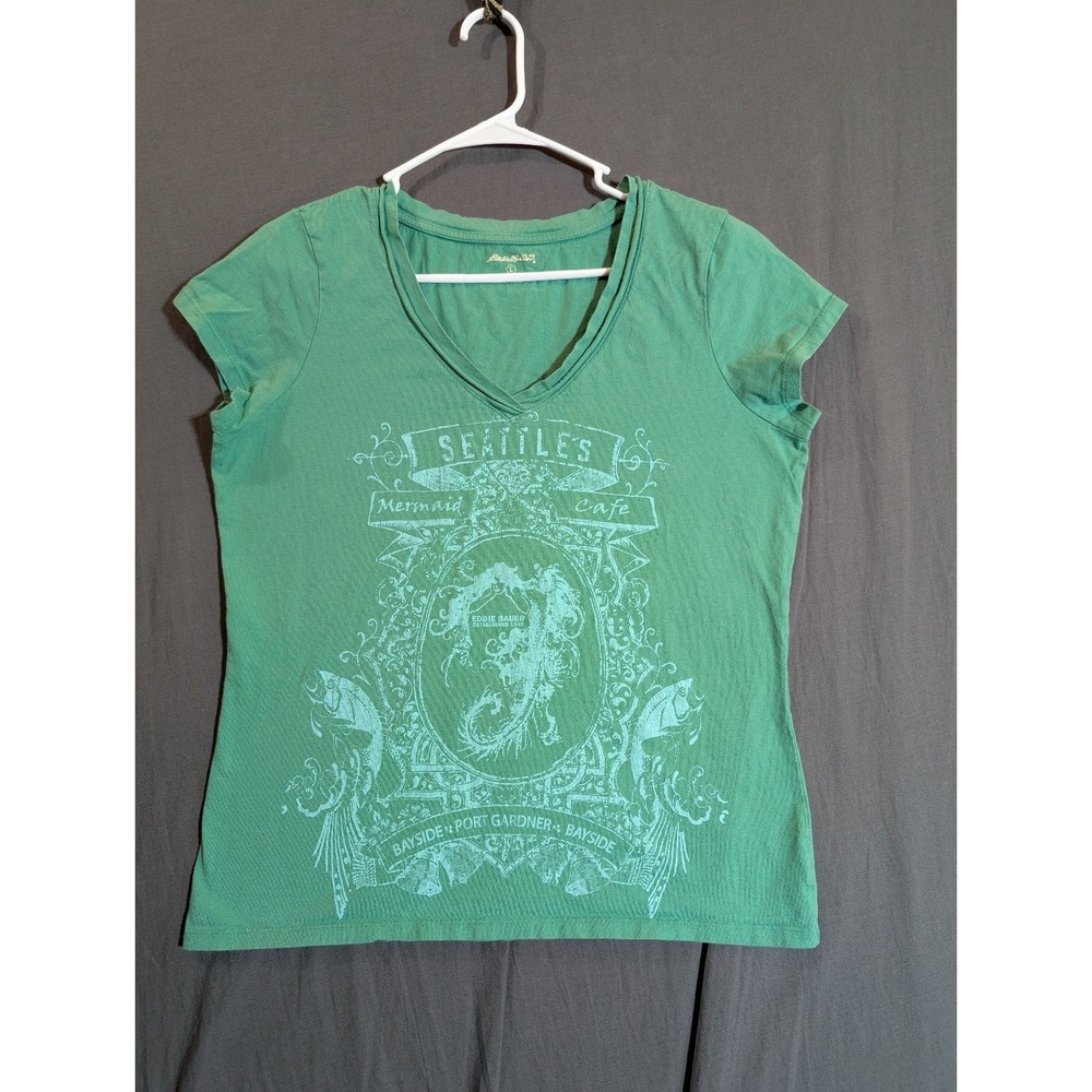 Eddie Bauer short-sleeve V-neck t-shirt with a "Seattle's" graphic print Size L‎